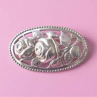 Rosenliebe: Ovale Jugendstil Silberbrosche mit Rosen und Perlrand Bild 1