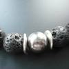 Traumhaft schöne Lavastein-Kette mit Swarovski Perle,Handgefertigte Halskette ,Schwarze Perlenkette,Swarovski Perle,Gesc Bild 5