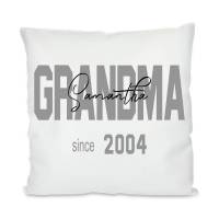 personalisierter Kissenbezug, "Grandma since", weiß, mit Druck, Kindernamen auf Grandma, satiniert, Geburtsjahr, Bild 1