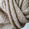 Gestricktes Lace Tuch in Farbe Camel, großer Damenschal aus naturbelassener Wolle, zeitlose Stola Bild 3
