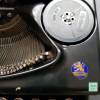 vintage, antike manuelle Schreibmaschine mit Holzkoffer aus den 20ern oder 30ern, Marke Triumph mit dem Löwen Bild 6