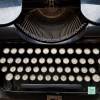 vintage, antike manuelle Schreibmaschine mit Holzkoffer aus den 20ern oder 30ern, Marke Diplomat Bild 5