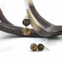 Ohrringe mit doppelt gestrickten Kugeln aus dunkelbraunem Kupferdraht und Kunstfell Kugeln in Leoparden Optik Bild 1
