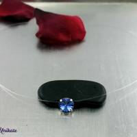 fliegender Stein sapphire, transparente Kette blau - Der Klassiker - Nylonkette mit blauem fliegenden Stein Bild 3