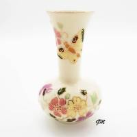 ZSOLNAY PECS Porzellan 25, Vase handgemalt, signiert, Höhe 12 cm, Breite ca 7 cm, Öffnung 4,5 cm, elfenbeinfarbig, Bild 1