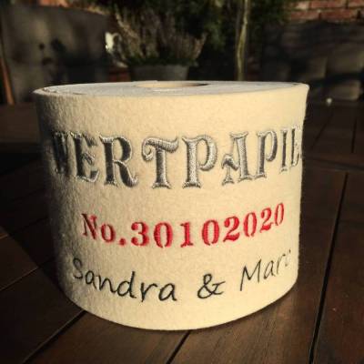 Klopapierhut bestickt WERTPAPIER / Wunscherfüller / Wollfilz Farbwahl /personalisierbar / Klorollenumrandung / 