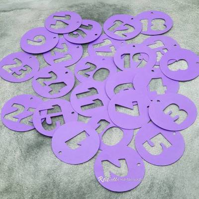 Adventskalender Zahlenanhänger fliederfarben – 24 runde Anhänger aus Pappe, DIY Deko