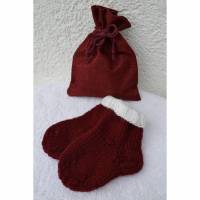 Babysocken Weihnachtssocken mit Jutesäckchen Geschenkset Socken Baby rot weiß Weihnachten gestrickt handgestrickt 0 - 12 Bild 1