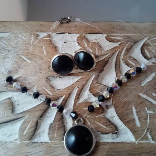 Schmuckset Kette mit Anhänger, SWAROVSKI ELEMENTS Perlen und silberfarbene Stecker schwarz silber