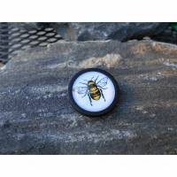 Biene Holzbrosche rund mit Glascabochon Bienen Bild 1