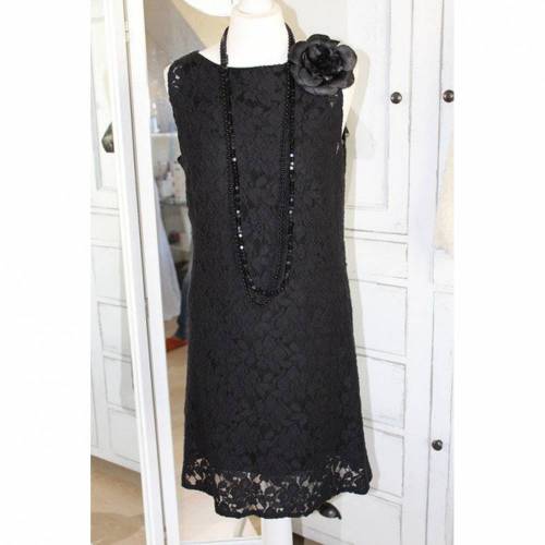 Etuikleid aus Spitze