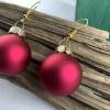 2,5 cm, pinke, matte Weihnachtskugel-Ohrringe "X-Mas" aus Glas * Weihnachtsohrringe * Weihnachtskugelohrringe * Bild 2