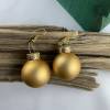 2,5 cm, goldene, matte Weihnachtskugel-Ohrringe "X-Mas" aus Glas * Weihnachtsohrringe * Weihnachtskugelohrringe Bild 2