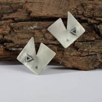 Ohrscheiben „Dreieck“ mit Saphir. Silber (935er) mit Palladium-Dreieck eingeschweisst Bild 2