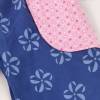 Mitwachsende Pumphose in Gr. 92 aus Jersey in Blau mit Blumen und mit aufgesetzten Taschen mit Sternen Bild 2
