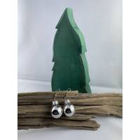 2 cm, silber, glänzende Weihnachtskugel-Ohrringe "X-Mas" aus Glas * Weihnachtsohrringe * Weihnachtskugelohrringe Bild 1