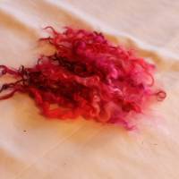 20 Gramm Locken vom Wensleydale Lamm gefärbt "Blütentraum", Puppenhaar, Filzen, Spinnen, Basteln, Weben Bild 1