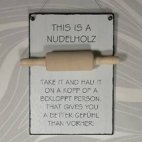 This is a Nudelholz mit echtem kleinen Nudelholz Wanddeko Küche Nudelholz