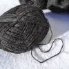 Geschenkset Wolle Nadelmaß Tasche Schurwolle Wollpaket 500g grau anthrazit Strickgarn Vicuna Bild 5