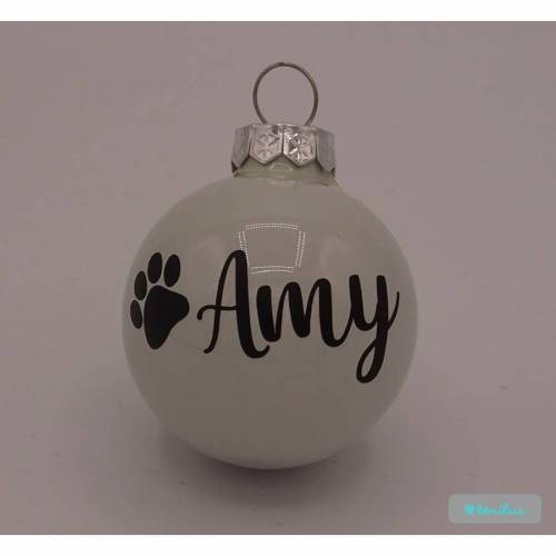 Weihnachtskugel aus Glas mit Namen beschriftet