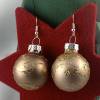 3cm goldfarbene matte Weihnachtskugel-Ohrringe mit Glitzerornamente * Weihnachtsohrringe * Christbaumkugelohrringe Bild 2