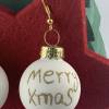 3cm, weiße, matte Weihnachtskugel-Ohrringe Merry X-Mas * Weihnachtsohrringe * Weihnachtskugelohrringe * Christbaumkugelo Bild 3