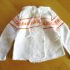 Vintage Babyflügelhemdchen in weiß mit roter Borte aus den 70er Jahren zeitlos schön Bild 3