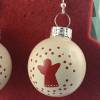 3cm, weiße, glänzende Weihnachtskugel-Ohrringe "X-Mas" roter Engel * Weihnachtsohrringe * Weihnachtskugelohrring Bild 3