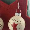 3cm, weiße, glänzende Weihnachtskugel-Ohrringe "X-Mas" roter Engel * Weihnachtsohrringe * Weihnachtskugelohrring Bild 4