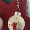 3cm, weiße, glänzende Weihnachtskugel-Ohrringe "X-Mas" roter Engel * Weihnachtsohrringe * Weihnachtskugelohrring Bild 5
