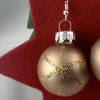 3cm goldfarbene matte Weihnachtskugel-Ohrringe mit Schneeflocke * Weihnachtsohrringe * Christbaumkugelohrringe Bild 4