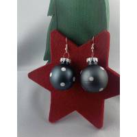 3cm grau-blau matte Weihnachtskugel-Ohrringe mit weißen Punkten * Weihnachtsohrringe * Christbaumkugelohrringe Bild 1