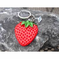 Grosse Erdbeere  vegan Schlüsselanhänger  kawaii Bild 1
