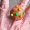 Ring Cookie mit  bunten Schokolinsen aus Fimo Polymer Clay handmodelliert Fingerring Bild 3