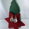2 cm, matte, weiße Weihnachtskugel-Ohrringe "X-Mas" aus Kunststoff mit Schneeflocke * Weihnachtsohrringe * Weihn Bild 4