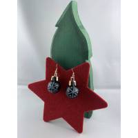 2 cm, matte, schwarze Weihnachtskugel-Ohrringe "X-Mas" mit Schneeflocke aus Kunststoff * Weihnachtsohrringe * We Bild 1