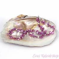Erikafarbene Keshi Perlenkette mit weißen Zuchtperlen Bild 1
