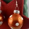 3cm orangene / bronzefarbene glänzende Weihnachtskugel-Ohrringe, kleine weiße Punkte * Weihnachtsohrringe * Christbaumku Bild 3
