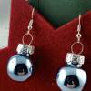 2cm, hellblaue, glänzende Weihnachtskugel-Ohrringe Glas * Weihnachtsohrringe * Weihnachtskugelohrringe * Christbaumkugel Bild 3