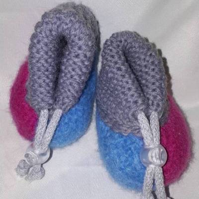 Baby Filzschuhe in Geschenkbox
