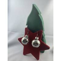 3cm silberfarb. glänzende Weihnachtskugel-Ohrringe Glitzerstreifen * Weihnachtsohrringe * Weihnachtskugelohrringe * Chri Bild 1