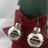 3cm silberfarb. glänzende Weihnachtskugel-Ohrringe Glitzerstreifen * Weihnachtsohrringe * Weihnachtskugelohrringe * Chri Bild 2
