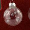 3cm klare Weihnachtskugel-Ohrringe mit silberfarbenen Sternen * Weihnachtsohrringe * Weihnachtskugelohrringe* Christbaum Bild 5