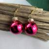 2,5 cm, pinke, glänzende Weihnachtskugel-Ohrringe "X-Mas" aus Glas * Weihnachtsohrringe * Weihnachtskugelohrring Bild 3