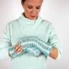 Gestrickte Armstulpen aus Mohair mit Muster in Eisblau, Pulswärmer, Größe S, Handstulpen, Geschenk für Frauen, Unikat Bild 3