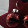 3cm rote glänzende Weihnachtskugel-Ohrringe "X-Mas" Glitzerstreifen * Weihnachtsohrringe * Weihnachtskugelohrrin Bild 3