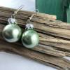 2cm, hellgrüne, glänzende Weihnachtskugel-Ohrringe "X-Mas" Glas * Weihnachtsohrringe * Weihnachtskugelohrringe * Bild 2