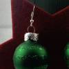 3cm grüne, matte Weihnachtskugel-Ohrringe mit Glitzerstreifen * Weihnachtsohrringe * Weihnachtskugelohrringe * Christbau Bild 3