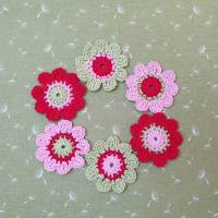 6 x Häkelblumen 5 cm, gehäkelte Blüten Applikation Bild 8
