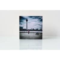 Düsseldorf, Fernsehturm, Rheinkniebrücke, Jogger, Street, Altstadt, Foto auf Holz, im Quadrat, 10 x 10 cm Bild 1